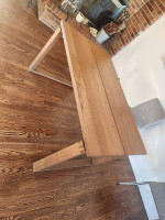 Very sturdy dining table, like new