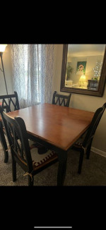 Table with four chairs. Great shape