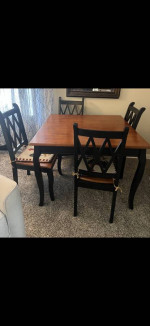 Table with four chairs. Great shape