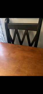 Table with four chairs. Great shape
