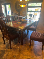 Dining table / chairs