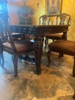 Dining table / chairs