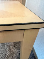 Table 20 x 20 x 22”