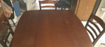 BEAUTIFUL DINETTE/BREAKFAST/ KITCHEN TABLE/4 CHAIRS SET BY BROYHILL