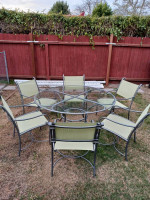 Beautiful Patio Table & Chairs