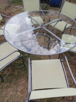 Beautiful Patio Table & Chairs