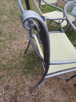 Beautiful Patio Table & Chairs