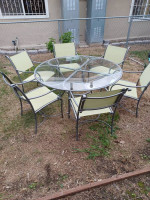 Beautiful Patio Table & Chairs