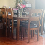 Dining table & 6 chairs for sale, in excellent condition
