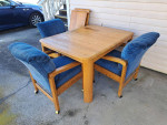 Solid oak dinning table and chairs