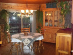 Reduced price- Quality high end dining table w/ 6 chairs, & 2 leaves