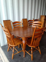 Reduced price- Quality high end dining table w/ 6 chairs, & 2 leaves