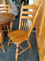 Reduced price- Quality high end dining table w/ 6 chairs, & 2 leaves