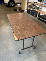 Folding table