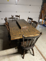 Dining table with extensin and 6 chairs - $300