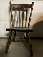 Dining table with extensin and 6 chairs - $300