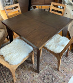 Extendable / collapsible wood dining room table + 4 chairs