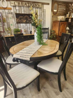 Beautiful Oak Table with 6 Chairs(V)