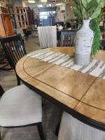 Beautiful Oak Table with 6 Chairs(V)