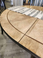 Beautiful Oak Table with 6 Chairs(V)