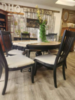 Beautiful Oak Table with 6 Chairs(V)