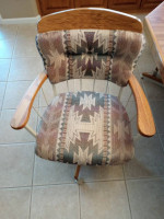 KICTHEN TABLE AND CHAIRS