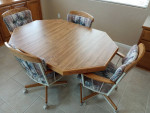 KICTHEN TABLE AND CHAIRS