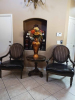 2 Accent chairs with table