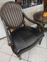 2 Accent chairs with table