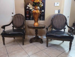2 Accent chairs with table