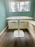 New! Tulip Style Table