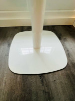 New! Tulip Style Table