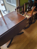 Duncan table & chairs