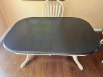 Kitchen table w/ 6 chairs and 2 built in leaves - Shabby chic