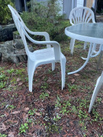 Patio Table Set: 4 chairs, umbrella, and table