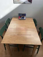 Extendable solid wood table 4-6 people