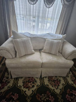 Hickory Luxurious White Sofa Couch Loveseat Lounge Chaise Chair Livingroom Famil