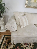 Hickory Luxurious White Sofa Couch Loveseat Lounge Chaise Chair Livingroom Famil