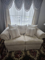 Hickory Luxurious White Sofa Couch Loveseat Lounge Chaise Chair Livingroom Famil
