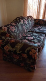 BEAUTIFUL UPHOLSTERED SOFA!