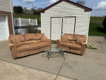 Reclining Couch & Love Seat Sofa In Great Condition FREE DELIVERY