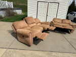 Reclining Couch & Love Seat Sofa In Great Condition FREE DELIVERY
