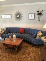 SOFA curved STICKLEY
