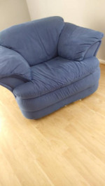 BLUE SOFA BY NATUZZI MADE IN ITALY LIKE NEW