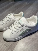Women's FILA sneakers, very comfortable and stylish, size 6.5-7