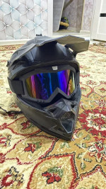 Enduro helmet in good condition. Goggles included.