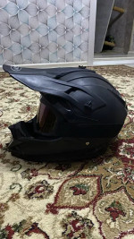 Enduro helmet in good condition. Goggles included.