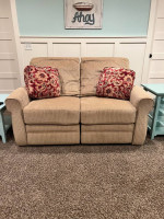 Reclining sofa and loveseat