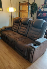 Dual reclining sofa