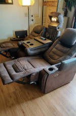 Dual reclining sofa